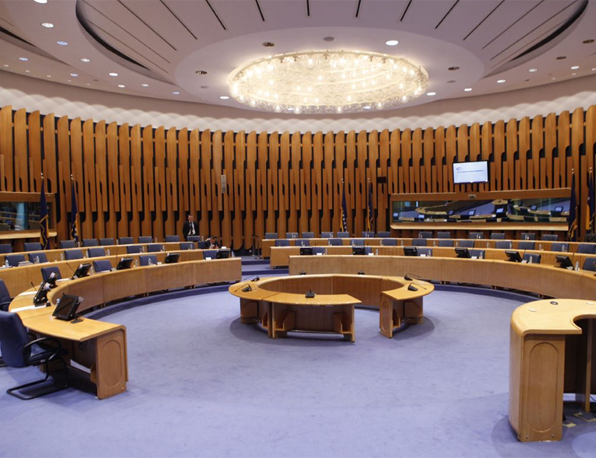 САРАЈЕВО, 8. АПРИЛА /СРНА/ - Предсједавајући Дома народа Парламентарне скупштине БиХ Кемал Адемовић заказао је за данас хитну сједницу на чијем су дневном реду Приједлог закона о измјени Закона о служби у Оружаним снагама БиХ, те захтјев за разматрање по хитном поступку Приједлога закона о измјенама Закона о платама и накнадама у институцијама БиХ.