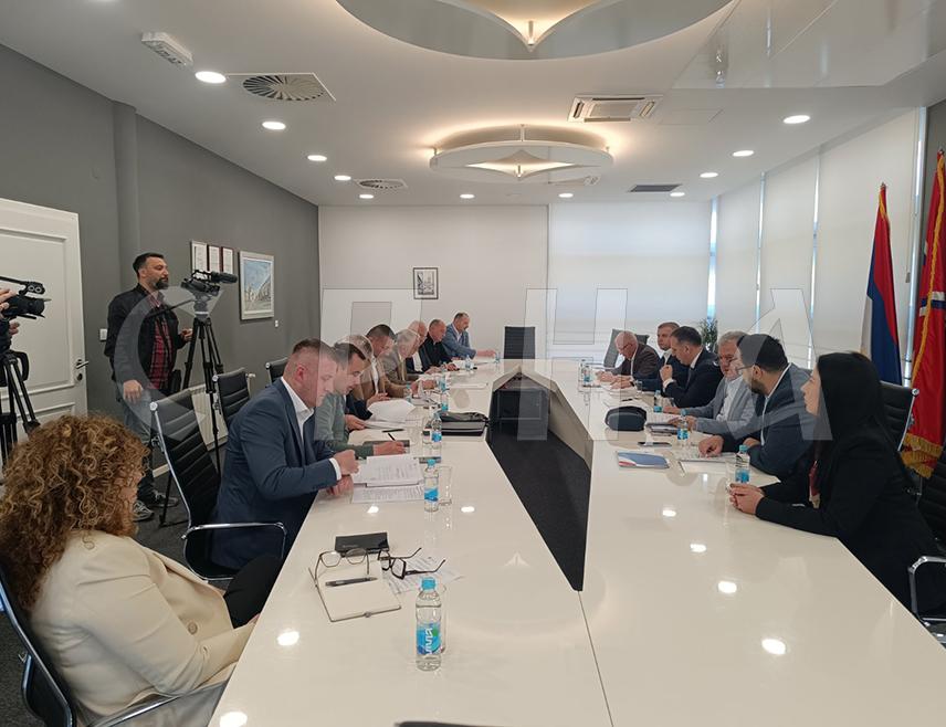 ИСТОЧНО САРАЈЕВО, 8. АПРИЛА /СРНА/ – У фокусу данашње сједнице Управног одбора Привредне коморе Републике Српске биће стање у привреди од почетка ове године, као и планови и приједлози за унапређење пословног амбијента, изјавио је предсједник Коморе Горан Рачић уочи засједања.