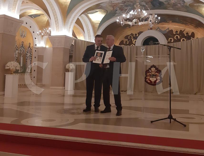 BELGRADE, APRIL 8 /SRNA/ – The Saint Sava Charter of the Serbian Cultural and Educational Society Prosvjeta in Belgrade for 2025 was ceremonially awarded to renowned Serbian cardiologist Milovan Bojić in the crypt of the Church of Saint Sava in Belgrade.