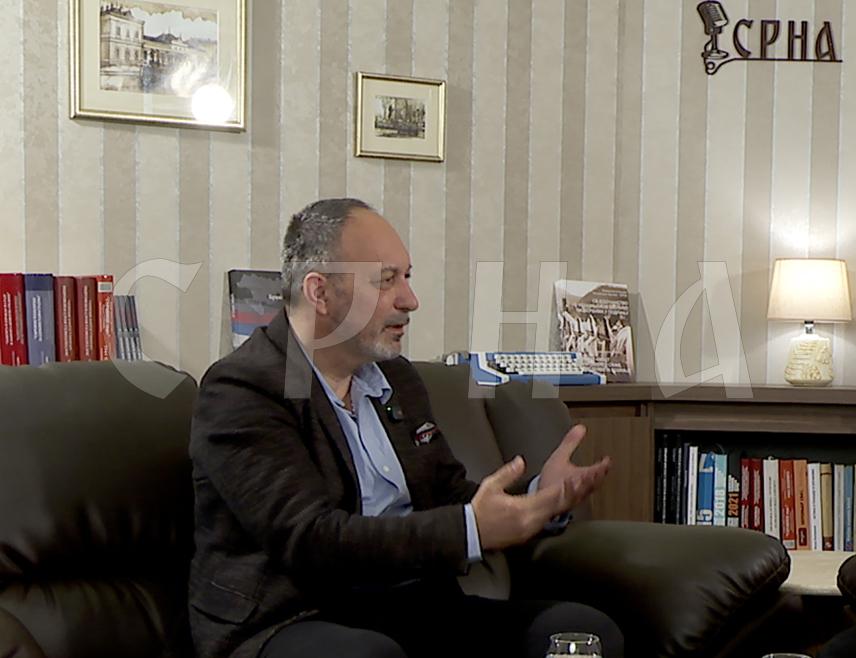 БАЊАЛУКА, 11. АПРИЛА /СРНА/ - Директор Дома здравља у Челинцу Драшко Купрешак рекао је Срни да је увођење модела трезорског пословања, који је ова здравствена установа почела да примјењује међу првим у Републици Српској, дало нову димензију у развоју примарне здравствене заштите и цијелог здравственог система.