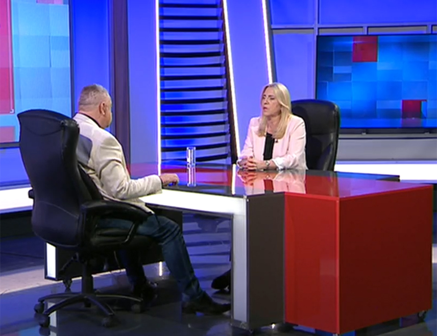 БАЊАЛУКА, 8. АПРИЛА /СРНА/ - Потпредсједник СНСД-а Жељка Цвијановић изјавила је да су бошњачке политичке елите неспособне да се баве сопственим проблемима, већ сву политику своде на то да се обрачунавају са предсједником СНСД-а Милорадом Додиком и за то користе и манипулишу правосуђем.