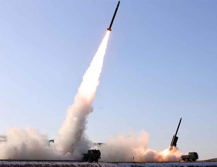 ПЈОНГЈАНГ, 9. АПРИЛА /СРНА-Ројтерс/ - Сјеверна Кореја тестирала је нову бојеву главу са касетним бомбама на балистичкој ракети, као и електромагнетно оружје, пренијела је државна агенција КЦНА.