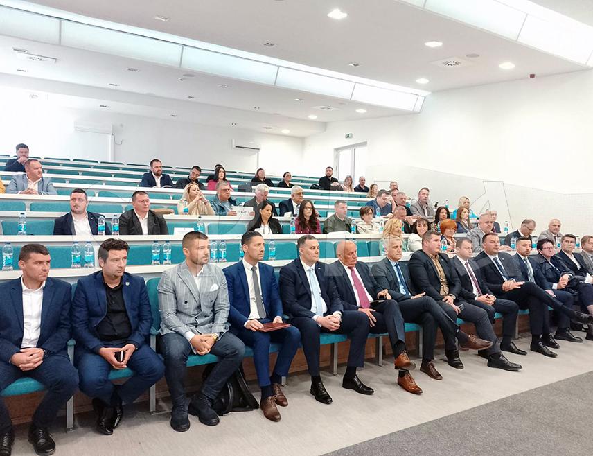 NOVI GRAD, APRIL 9 /SRNA/ – The Novi Grad Municipal Assembly's thematic session has begun, at which councilors will review information from this local community and the Expert Team regarding Croatia’s activities related to the construction of a radioactive waste storage facility at Trgovska Gora.