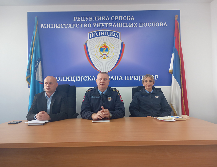 ПРИЈЕДОР, 9. АПРИЛА /СРНА/ - Грађани који планирају да 19. априла присуствују обиљежавању Дана сјећања на жртве усташког геноцида у Доњој Градини требало би да планирају долазак раније ако долазе приватним аутомобилима, рекао је начелник Полицијске управе Приједор Драган Милојица.