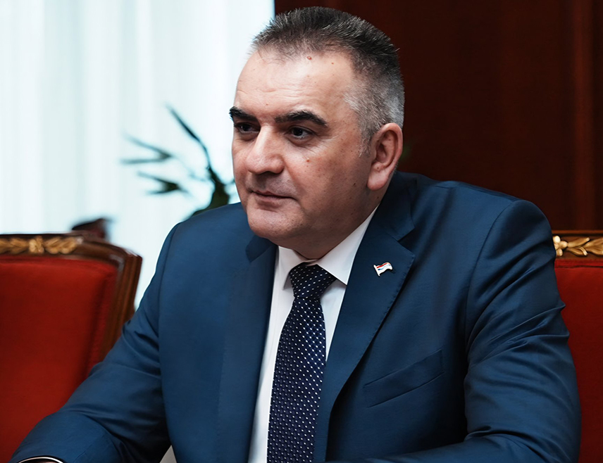 БАЊАЛУКА, 12. АПРИЛА /СРНА/ - Предсједник Владе Републике Српске Саво Минић у честитки поводом Васкрса истакао је да је овај највећи хришћански празник основа православне вјере и живота.