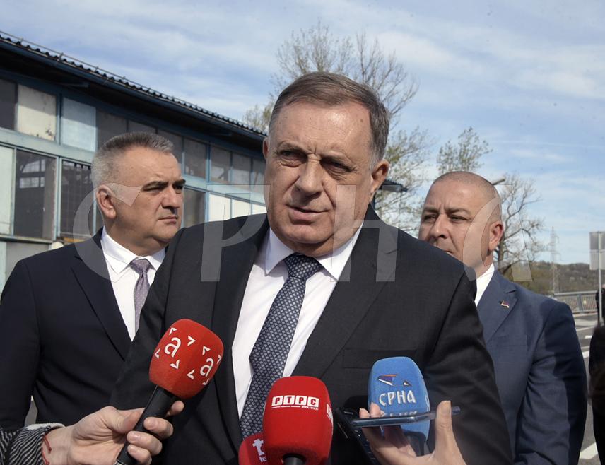 BANJA LUKA, APRIL 9 /SRNA/ – SNSD President Milorad Dodik stated that the SDA and its leader Bakir Izetbegović are seeking to place the Court of BiH above the courts in Republika Srpska, which, he stressed, is not possible under the constitutional structure.