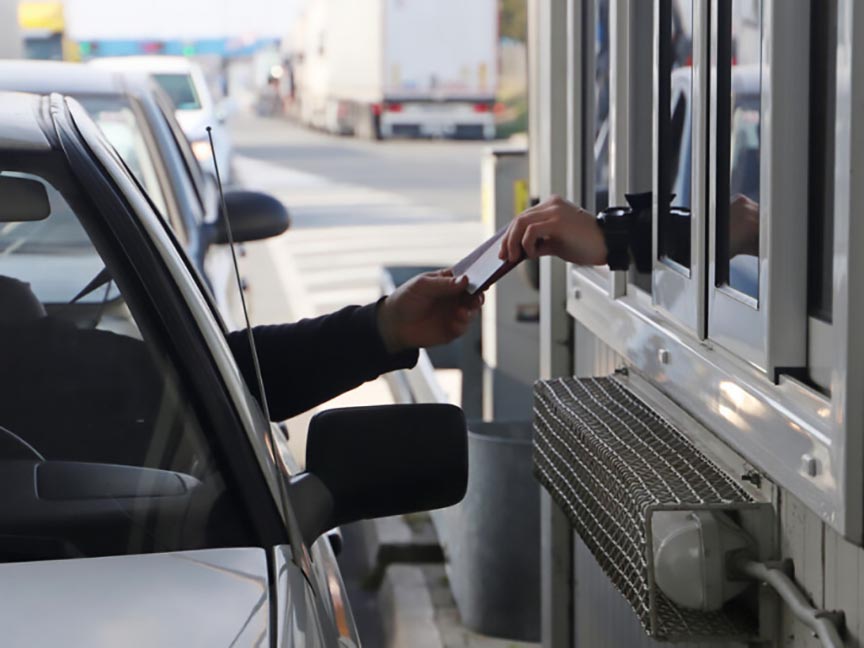 ЗАГРЕБ, 10. АПРИЛА /СРНА/ - Државе чланице ЕУ од данас започињу дигитално евидентирање прелазака спољних граница шенгенског простора, односно потпуну примјену система уласка и изласка - /ЕЕС/.