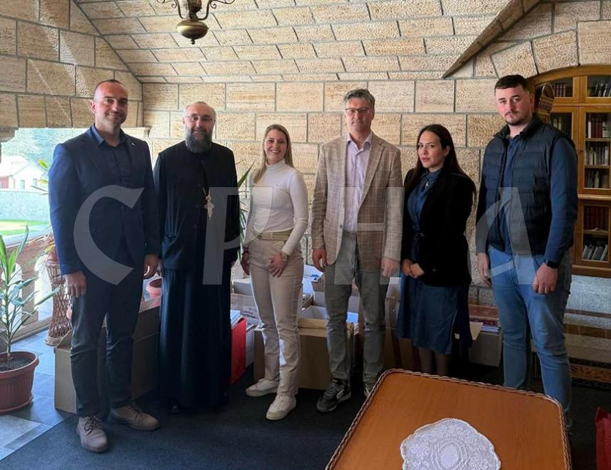 СРБАЦ, 10. АПРИЛА /СРНА/ - Библиотека манастира Осовица богатија је за око 700 књига захваљујући донацији Универзитета у Бањалуци и Студентског парламента.