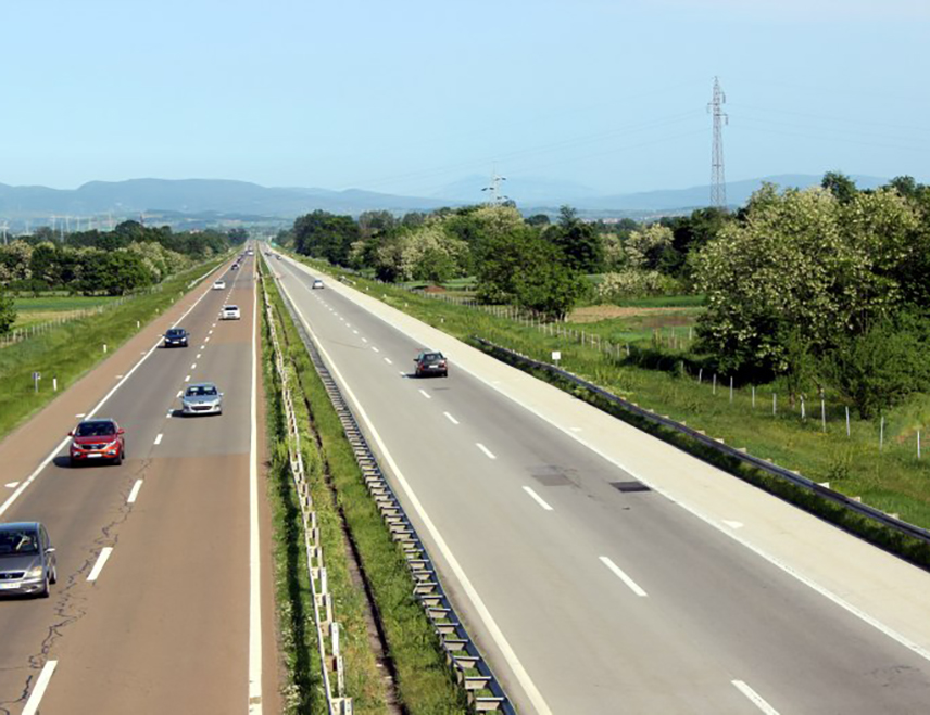 БАЊАЛУКА, 10. АПРИЛА /СРНА/ - Саобраћај се на већини путева у Републици Српској и ФБиХ одвија несметано, уз повољне временске услове, док су чекања забиљежена на граничним прелазима на излазу из БиХ према Хрватској, саопштено је јутрос из Ауто-мото савеза /АМС/Српске.