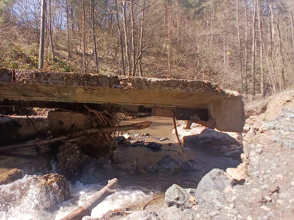 DOBOJ, APRIL 10 /SRNA/ – Three bridges leading to Gornja Brijesnica, a Serb returnee village in the municipality of Lukavac, were damaged in recent severe weather and the local association expects authorities to respond positively to their request for repairs.