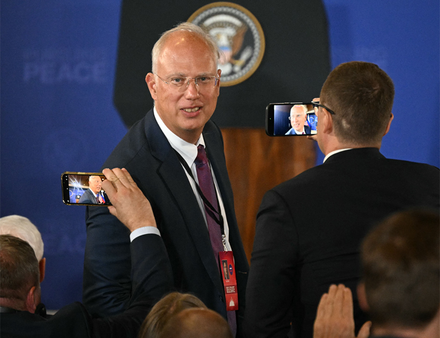 МОСКВА, 10. АПРИЛА /СРНА - РИА Новости/ - Специјални предсједнички изасланк Русије за инвестиције и економску сарадњу са иностранством Кирил Дмитријев тренутно је у посјети САД, саопштио је портпарол Кремља Дмитриј Песков.