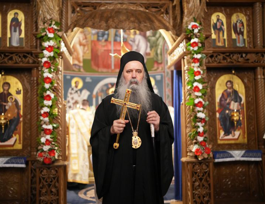 БИЈЕЉИНА, 11. АПРИЛА /СРНА/ - Његово високопреосвештенство митрополит зворничко-тузлански Фотије поручио је да је у сваком времену, укључујући и ово, наша једина нада у Сину којег Отац у Духу Светоме подиже из мртвих.