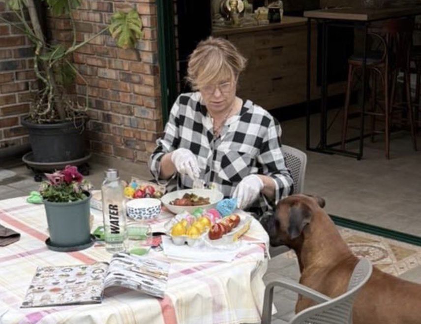 БАЊАЛУКА, 11. АПРИЛА /СРНА/ - Вршилац дужности директора Канцеларије за међународну сарадњу Ана Тришић Бабић упутила је искрене честитке свим вјерницима поводом  највећег хришћанског празника Васкрса.