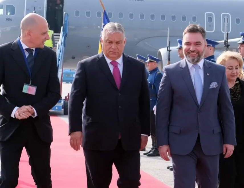 САРАЈЕВО, 11. АПРИЛА /СРНА/ - Поносни смо на пријатељске односе и сарадњу мађарског премијера Виктора Орбана и предсједника /СНСД/ Милорада Додика, захваљујући којима везе Српске и Мађарске иду узлазном путањом у свим сегментима, изјавио је замјеник предсједавајуће Савјета министара Сташа Кошарац.