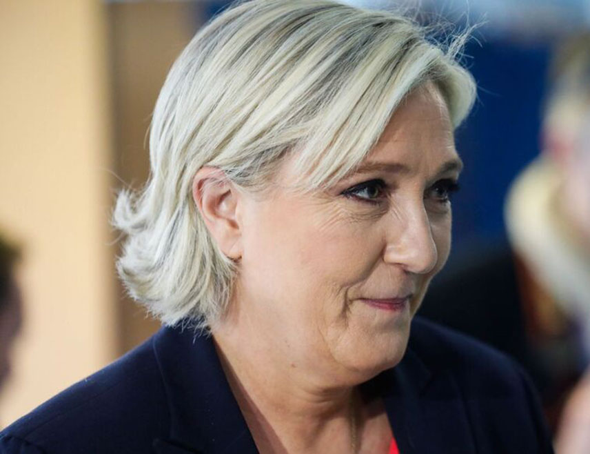 ПАРИЗ, 13. АПРИЛА /СРНА/ - Премијер Мађарске Виктор Орбан достојанствено је спровео транзицију власти након пораза на парламентарним изборима, што доказује неоснованост гротескних оптужби за "диктатуру" изнесеним против његове владе, поручила је лидер посланичке групе Национално окупљање у Парламенту Француске Марин ле Пен.