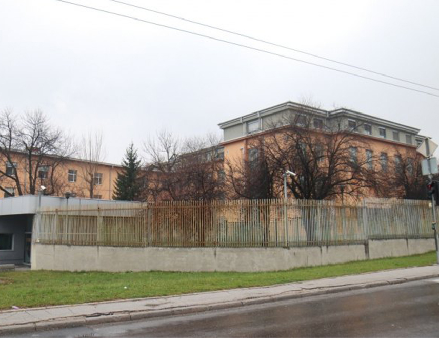 САРАЈЕВО, 13. АПРИЛА /СРНА/ - Вијеће Апелационог одјељења Суда БиХ укинуло првостепену пресуду некадашњем команданту 43. дринске бригаде такозване Армије БиХ Рамизу Дураковићу којом је осуђен на три и по године затвора за злочине над српским цивилима почињене 1993. на подручју Чајнича, речено је данас Срни из ове правосудне институције.