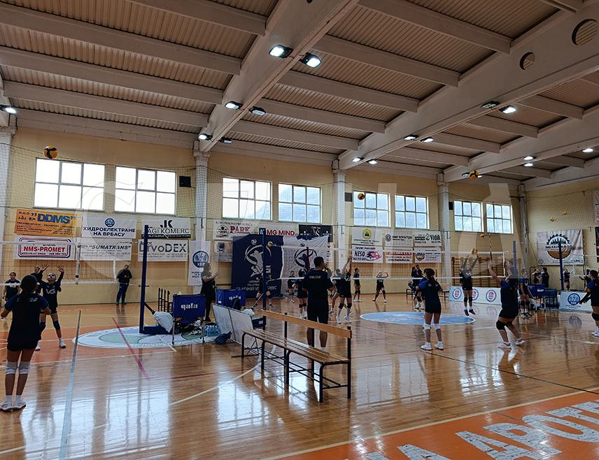 МРКОЊИЋ ГРАД, 13. АПРИЛА /СРНА/- "Интернационални одбојкашки камп – Владимир Вања Грбић" почео је данас у Мркоњић Граду гдје је окупио 108 учесника из Републике Српске, ФБиХ и Србије.