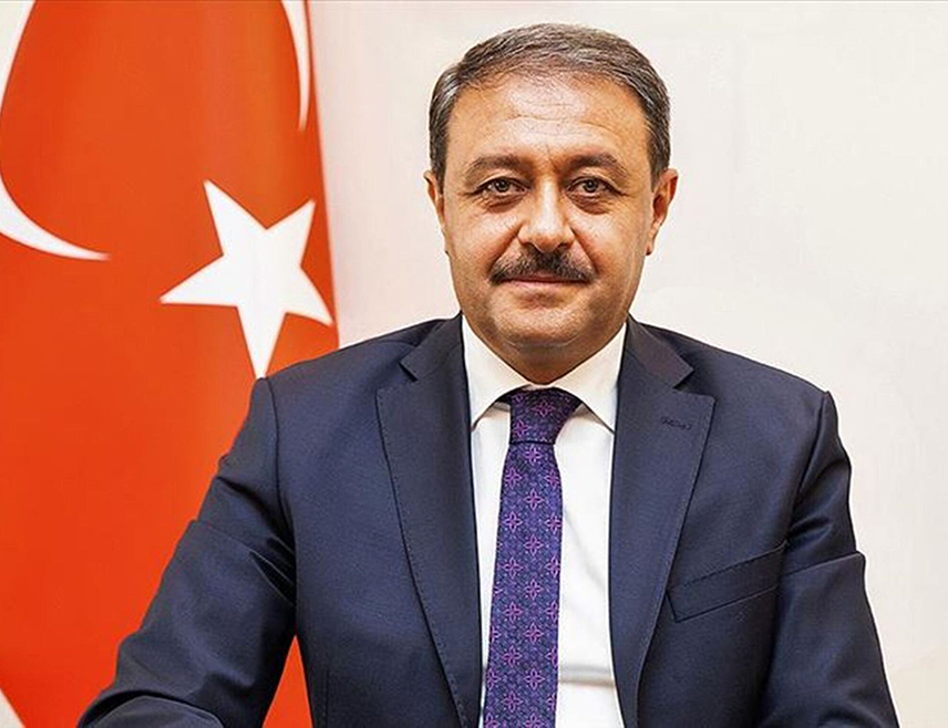 ИСТАНБУЛ, 14. АПРИЛА /СРНА/ - Најмање 16 људи је рањено када је тинејџер отворио ватру у школи, прије него што је извршио самоубиство у провинцији Шанлиурфа, на југоистоку Турске, изјавио је гувернер Хасан Силдак.