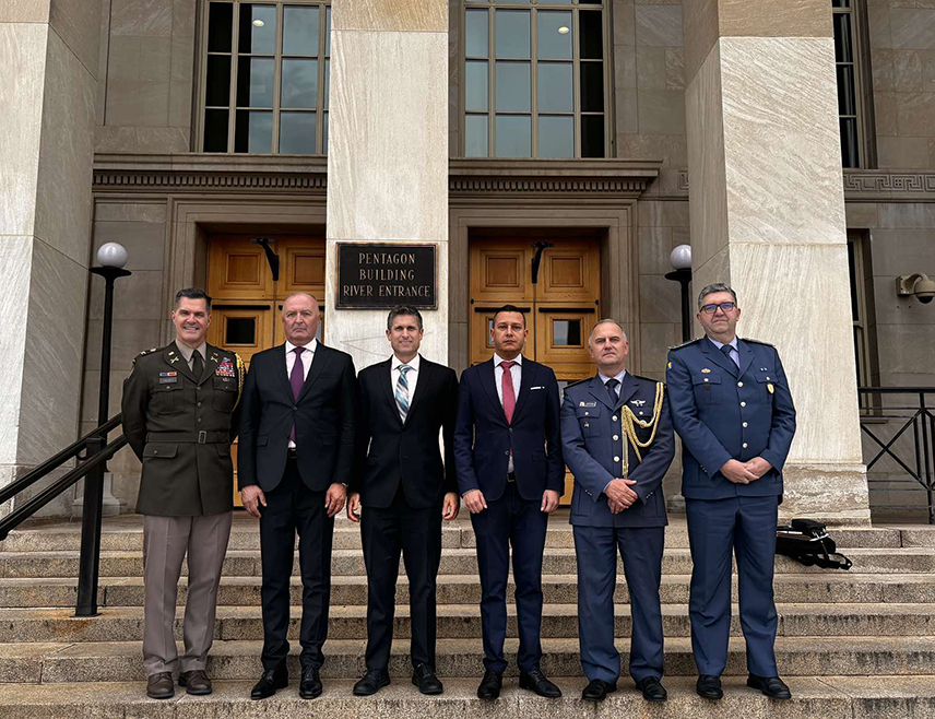 WASHINGTON, APRIL 14 /SRNA/ – Deputy Minister of Defence in the Council of Ministers Aleksandar Goganović told SRNA from Washington that during a meeting at the Pentagon with Assistant Secretary of Defence for International Security Affairs Daniel Zimmerman, a strong commitment to continuing partnership cooperation was confirmed.