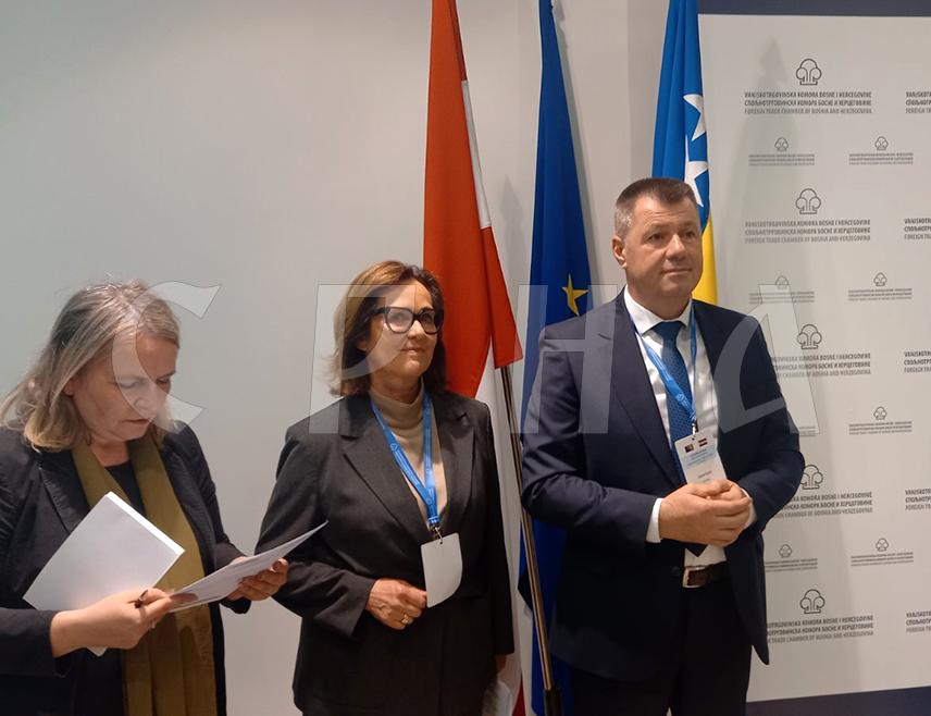 САРАЈЕВО, 14. АПРИЛА /СРНА/ - У БиХ послује преко 200 аустријских фирми које запошљавају више од 8.000 радника, ова земља постаје атрактивно мјесто за производни процес у Европи, рекла је данас у Сарајеву потпредсједник аустријске Савезне привредне коморе Ангелика Сери Фрошауер.