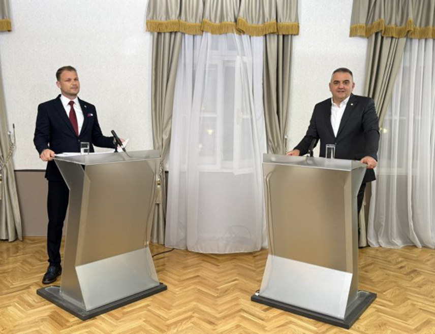 БАЊАЛУКА, 14. АПРИЛА /СРНА/ - Предсједник Владе Републике Српске Саво Минић рекао је да је вечерас дошао на дуел са градоначелником Бањалуке Драшком Станивуковићем само због грађана.