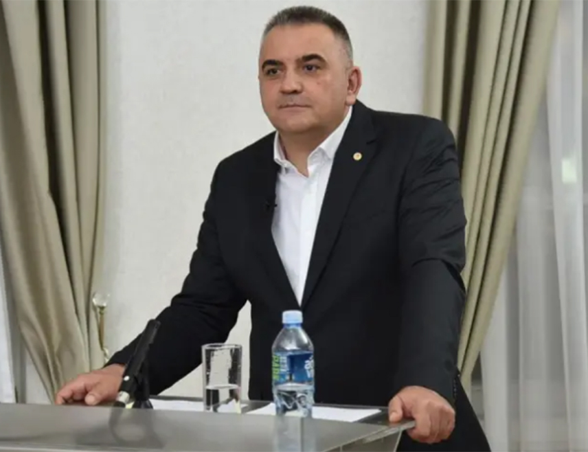 БАЊАЛУКА, 14. АПРИЛА /СРНА/ - Предсједник Владе Републике Српске Саво Минић рекао је да градоначелник Бањалуке Драшко Станивуковић није поштовао процедуре приликом преласка границе са Хрватском и да је због тога приведен, али да је то покушао представити на други начин.