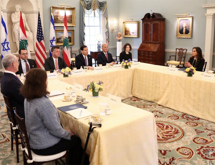 ВАШИНГТОН, 14. АПРИЛА /СРНА/ - САД, Израел и Либан водили су "продуктивне разговоре о покретању директних преговора" између Бејрута и Јерусалима, наведено је у заједничком саопштењу три земље након састанка у Вашингтону.