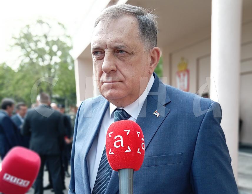 BEOGRAD, APRIL 15 /SRNA/ – SNSD Leader Milorad Dodik states that people in the United States, contrary to the expectations of the Minister of Foreign Affairs in the Council of Ministers Elmedin Konaković, understand the situation in BiH, and that his letters cannot change the fact that he will receive recognition at the US Judson University as a person who promotes freedom and democracy.