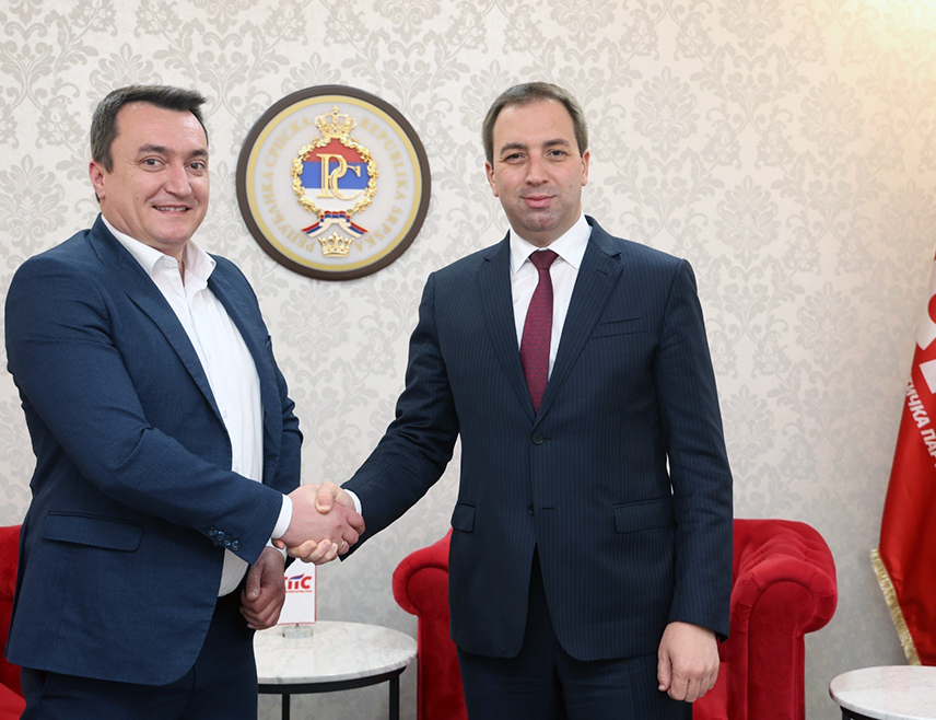 ГРАДИШКА, 15. АПРИЛА /СРНА/ - Предсједник Социјалистичке партије Српске /СПС/ Горан Селак именовао је одборника ове странке у Скупштини града Градишка Владимира Богојева за шефа Повјереништва Градског одбора СПС-а, чиме почиње нова фаза дјеловања партије у овом граду.