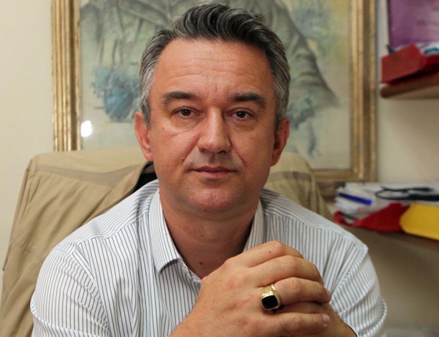 БЕОГРАД, 15. АПРИЛА /СРНА/ - Генерал Ратко Младић доживио је лакши мождани удар и сада је у јако тешком стању, рекао је Срни генералов син Дарко Младић.