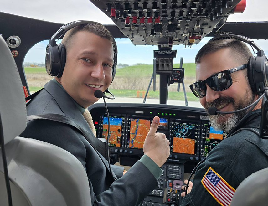 ВАШИНГТОН, 15. АПРИЛА /СРНА/ - Замјеник министра одбране у Савјету министара Александар Гогановић обишао је престижну мултинационалну компанију "Леонардо УСА", од које ће, у оквиру програма сарадње са Сједињеним Америчким Државама, бити набављено шест нових хеликоптера за Оружане снаге.