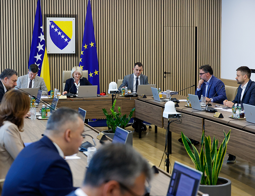 САРАЈЕВО, 15. АПРИЛА /СРНА/ - Савјет министара дао је упутства о примјени циљаних и пропорционалних мјера према ризичним непрофитним организацијама с циљем спречавања злоупотребе ових огранизација за финансирање терористичких активности.