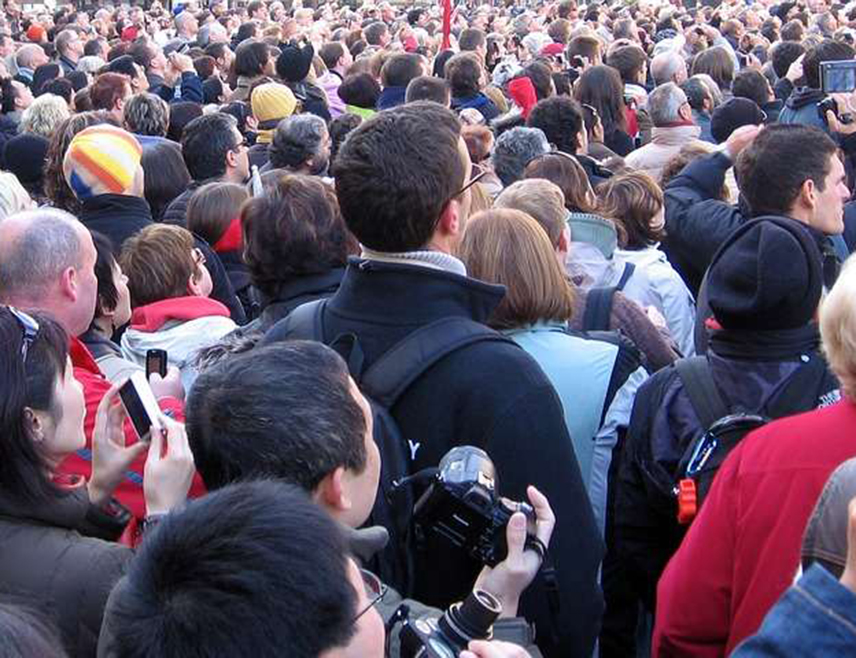 БРИСЕЛ, 16. АПРИЛА /СРНА - РИА Новости/ - Очекује се да ће се становништво Европске уније до 2100. године смањити за 11,7 одсто, односно за 53 милиона људи, наводи се у извјештају Агенције ЕУ за статистику /Евростат/.