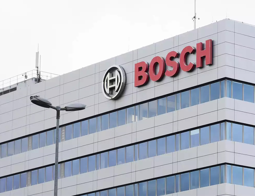 БЕРЛИН, 16. АПРИЛА /СРНА/ - Њемачка индустријска група "Бош" забиљежила је прошле године губитак од 400 милиона евра усљед трошкова због гашења радних мјеста и америчких царина, саопштио је финансијски директор Mаркус Форшнер.