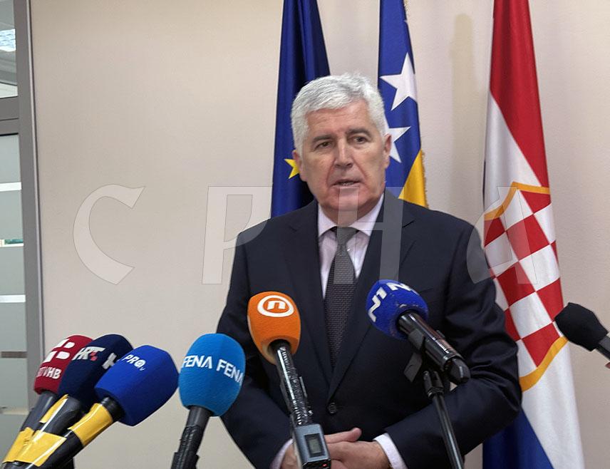 МОСTАР, 17. АПРИЛА / СРНА/ - Предсједник Хрватског народног сабора /ХНС/ БиХ Драган Човић изјавио је да је стратешки интерес Хрвата у БиХ да имају једног кандидата за члана Предсједништва БиХ, јер постоји опасност да Бошњаци поново изаберу хрватског члана, те истакао да је Даријана Филиповић добила подршку већине странака ХНС-а.