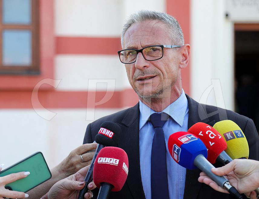 BIJELJINA, APRIL 17 /SRNA/ – Doctor Miodrag Lazić was a great man, a Serb, a patriot, and a physician, and the Serb people should be proud to have had him, said Republika Srpska Minister of Labor and Veterans’ and Disability Protection Radan Ostojić.