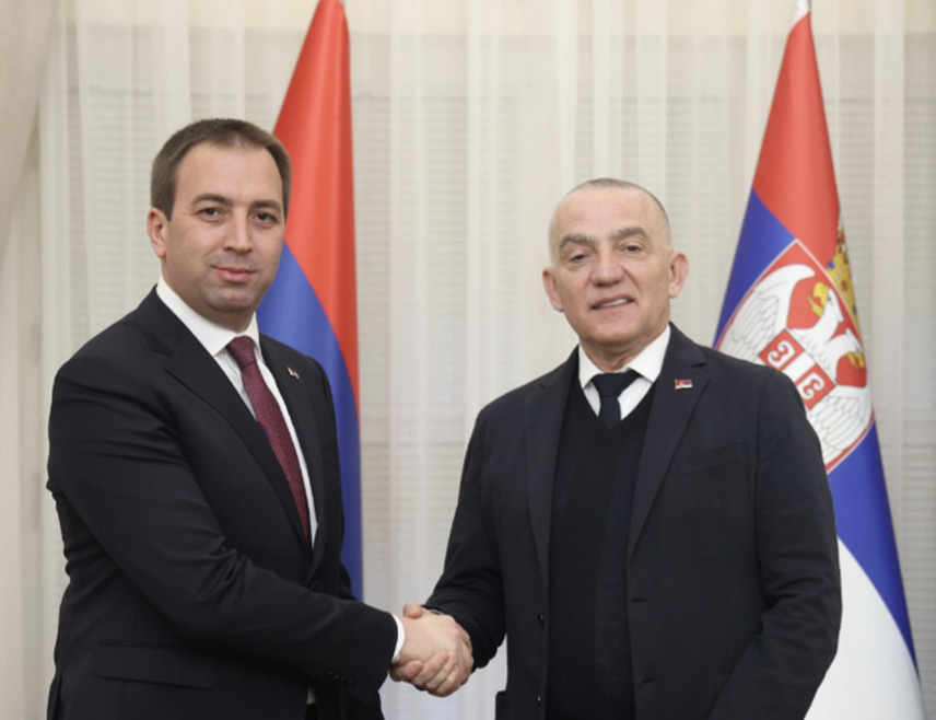 БАЊАЛУКА, 18. АПРИЛА /СРНА/ - Министар правде Републике Српске Горан Селак и министар правде Републике Србије Ненад Вујић сагласили су се да се генералу Ратку Младићу мора обезбиједити адекватна здравствена заштита и достојанствен третман.