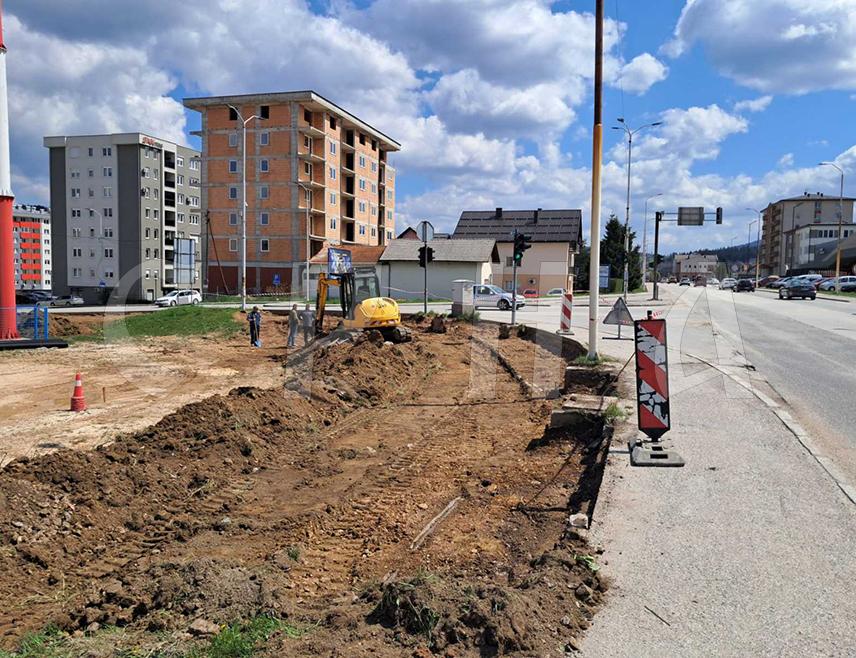 ПАЛЕ, 18. АПРИЛА /СРНА/ - У току су припремни радови на изградњи кружне раскрснице код аутобуске станице на Палама, а њихова укупна вриједност износи 755.000 КМ, без ПДВ-а.