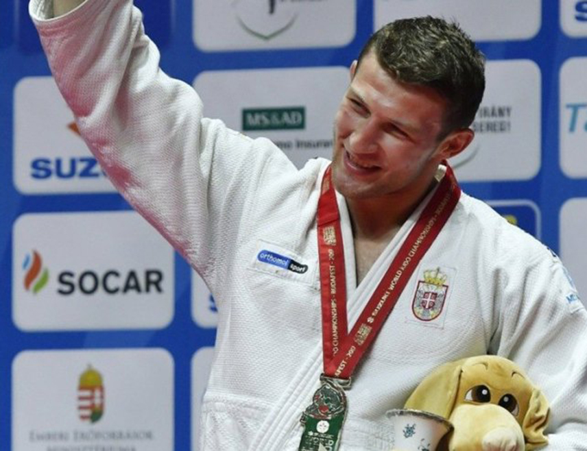 ТБИЛИСИ, 18. АПРИЛА /СРНА/ - Српски џудиста Немања Мајдов освојио је данас сребрну медаљу у категорији до 90 килограма на Европском првенству које се одржава у главном граду Грузије Тбилисију.