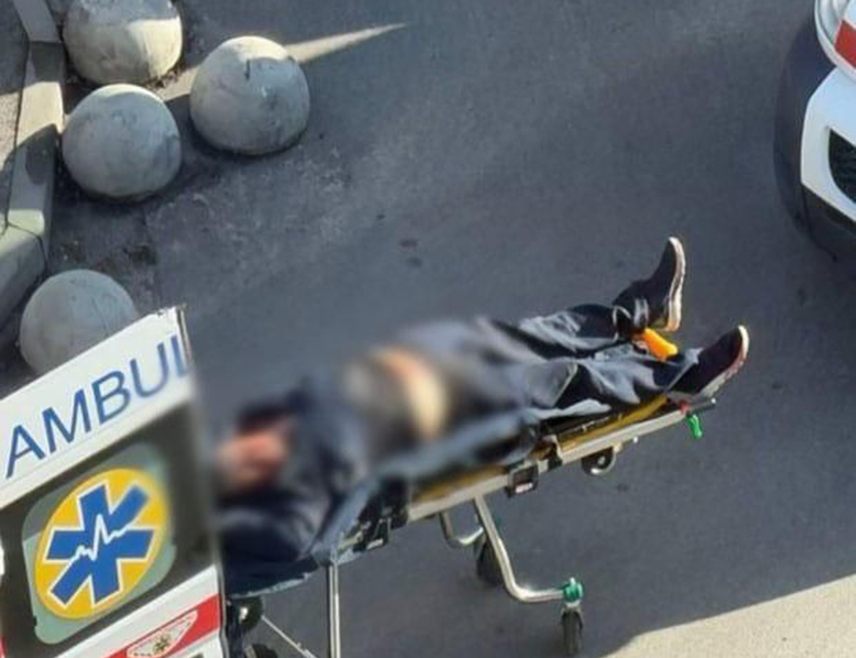 КИЈЕВ, 18. АПРИЛА /СРНА/ - Двије особе су погинуле, а петоро је рањено, међу њима једно дијете, у пуцњави у Кијеву, рекао је градоначелник Виталиј Кличко.