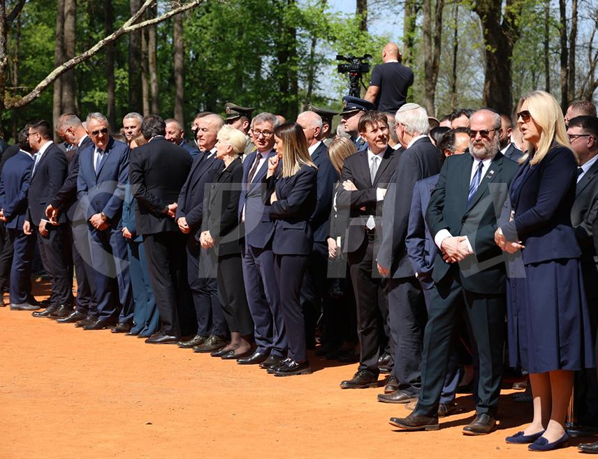 КОЗАРСКА ДУБИЦА, 19. АПРИЛА /СРНА/ - У Спомен-подручју Доња Градина код Козарске Дубице почело је обиљежавање Дана сјећања на жртве усташког злочина геноцида у концентрационом логору Јасеновац и његовом највећем стратишту - Доњој Градини у НДХ, уз присуство највиших званичника Републике Српске и Србије.