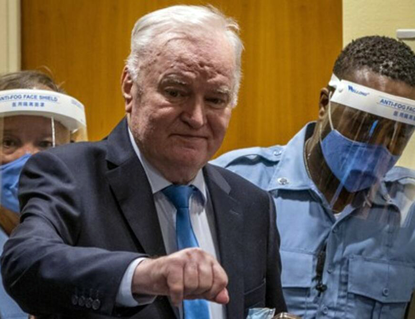 БЕОГРАД, 19. АПРИЛА /СРНА/ - Два српска љекара прегледаће бившег команданта Војске Републике Српске генерала Ратка Младића у затвору Међународног резидуалног механизма за кривичне трибунале у Хагу у сриједу, 22. априла, јер му се здравствено стање погоршало, рекао је генералов син Дарко Младић.