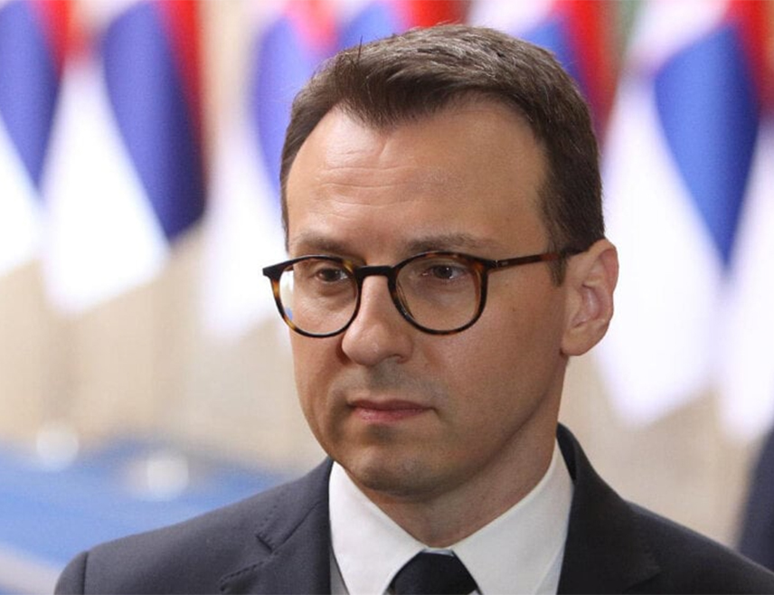 БЕОГРАД, 19. АПРИЛА /СРНА/ - Београд је одлучан у захтјевима да се формира Заједница српских општина и очекује од ЕУ као гаранта потписаног споразума да приволи Приштину на поштовање преузетих обавеза, рекао је директор Канцеларије Владе Србије за Косово и Метохију Петар Петковић.