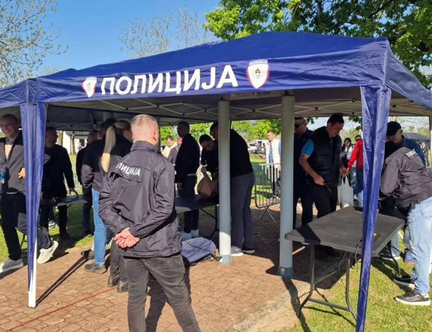 БАЊАЛУКА, 19. АПРИЛА /СРНА/ - Комеморативни скуп у Спомен подручју Доња Градина поводом обиљежавања Дана сјећања на жртве геноцида над Србима, Јеврејима и Ромима у НДХ, којем је присуствовало око 14.000 грађана из свих крајева региона, протекао је мирно и достојанствено, саопштило је Министарство унутрашњих послова /МУП/ Републике Српске.