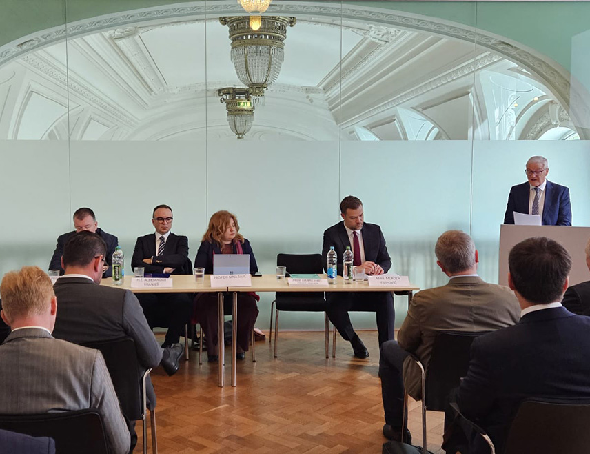 БЕЧ, 20. АПРИЛА /СРНА/ - Дугорочна стабилност и функционалност БиХ зависе првенствено од постизања унутрашњег политичког консензуса и истинског домаћег дијалога и договора, закључено је данас на панел-дискусији у Бечу под називом "Дејтонски оквир и политичке реалности у БиХ", саопштено је из Представништва Републике Српске у Аустрији.