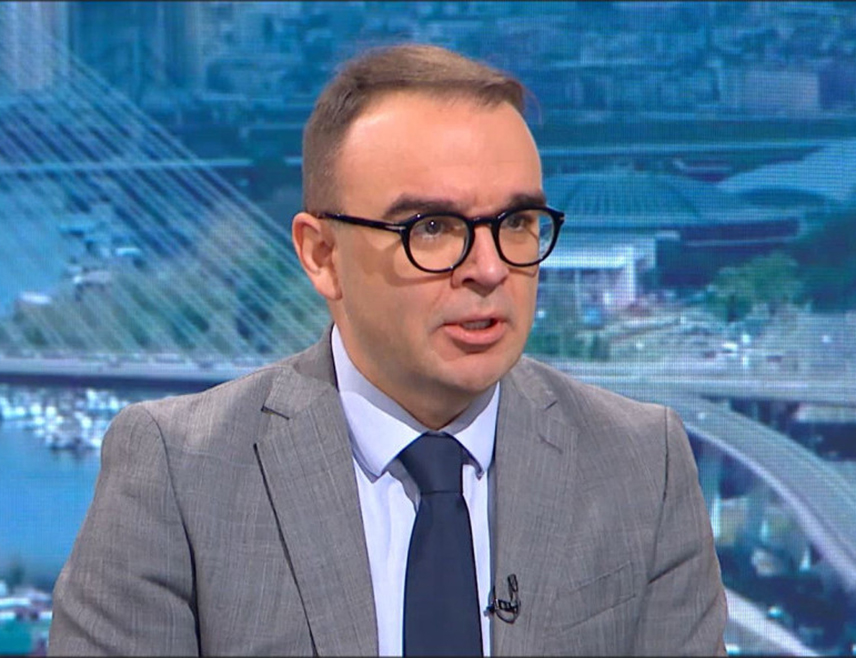 БЕЧ, 20. АПРИЛА /СРНА/ - Једини начин да БиХ опстане јесте да буде заснована на дејтонским принципима и унутрашњем консензусу, без икаквог страног мијешања у доношењу одлука, поручио је амбасадор БиХ у Србији Александар Врањеш.