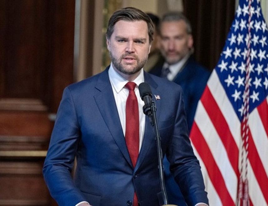 ВАШИНГТОН, 21. АПРИЛА /СРНА/ - Амерички потпредсједник Џејмс Дејвид Венс отпутоваће данас у Пакистан на разговоре о Ирану, јер сутра истиче раније договорени прекид  ватре од 14 дана, пренио је портал "Аксиос" позивајући се на америчке изворе.