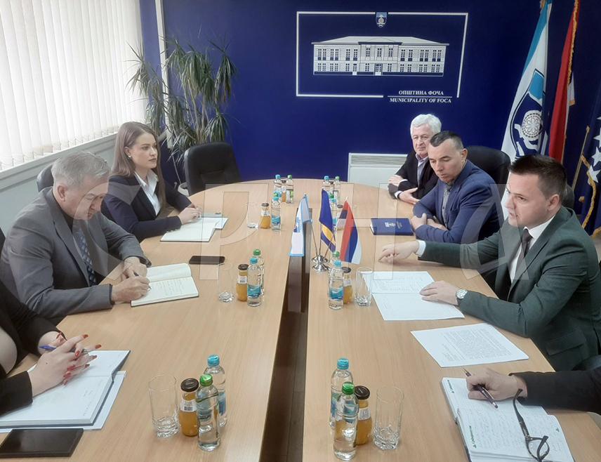 ФОЧА, 21. АПРИЛА /СРНА/ – Министар трговине и туризма Републике Српске Нед Пуховац изјавио је данас да Фоча заслужује да добије статус туристичког мјеста, с обзиром на своје потенцијале.