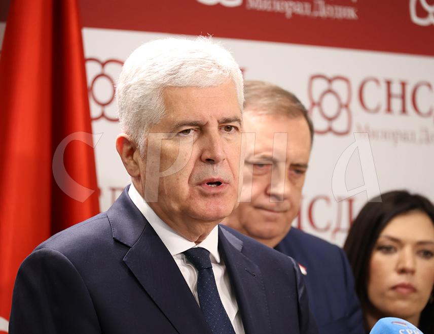 БАЊАЛУКА, 21. АПРИЛА /СРНА/ - Предсједник ХДЗ-а Драган Човић рекао да је састанак са СНСД-ом био веома садржајан, са примарном темом актуелног фунционисања извршне и законодавне власти на нивоу БиХ, питањем буџета, те јужне гасне интерконекције.