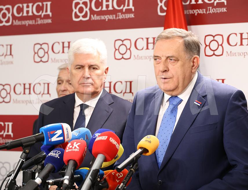 БАЊАЛУКА, 21. АПРИЛА /СРНА/ - Предсједник СНСД-а Милорад Додик изјавио је да се мора поштовати изборна народна воља, а не неке манипулације, посебно не од Централне изборне комисије /ЦИК/ БиХ.